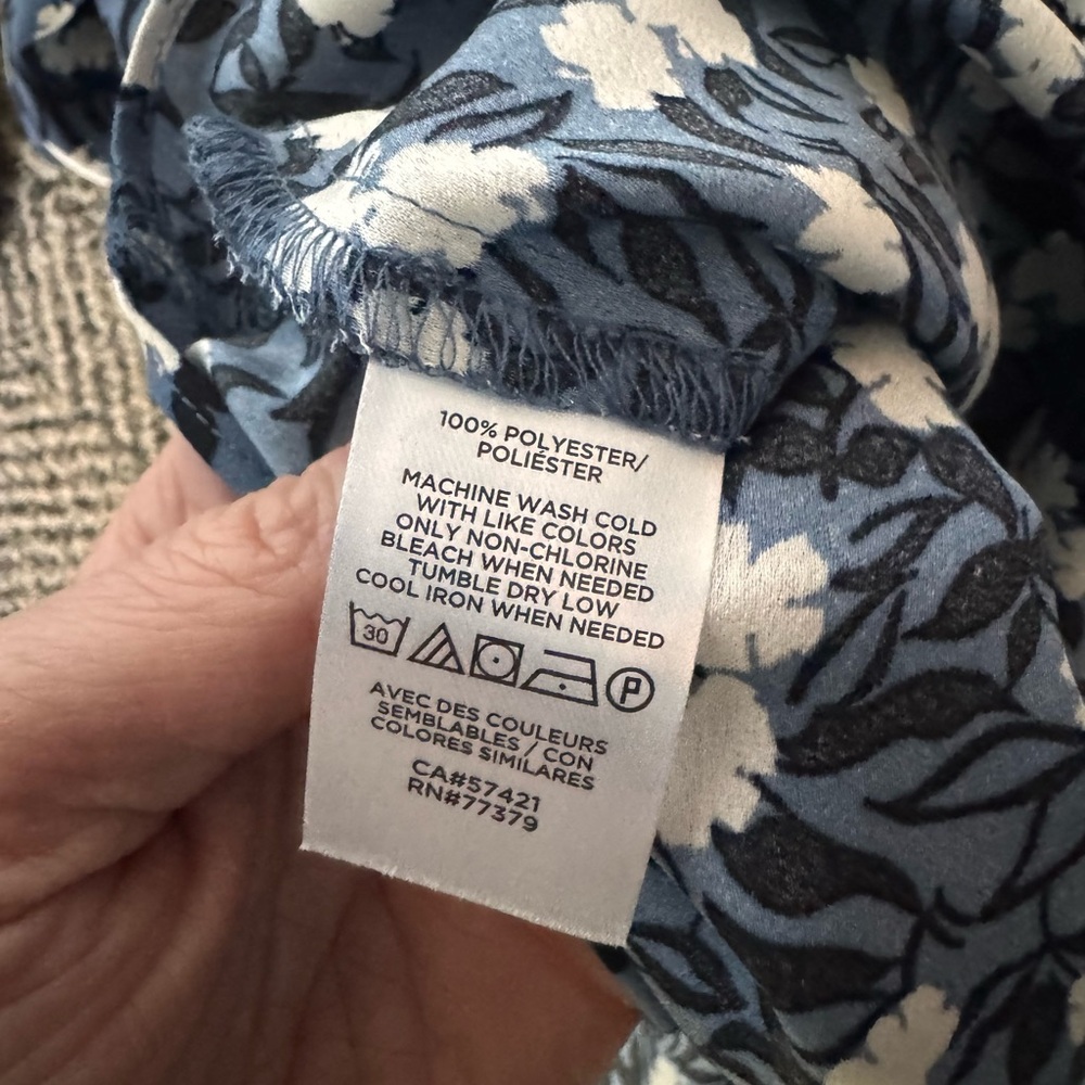 Ann Taylor Blue and White Floral Blouse size XS NWT - Picture 4 of 10